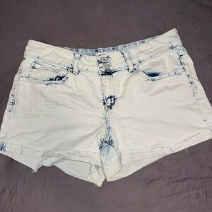 ✨SO bleached denim shorts✨